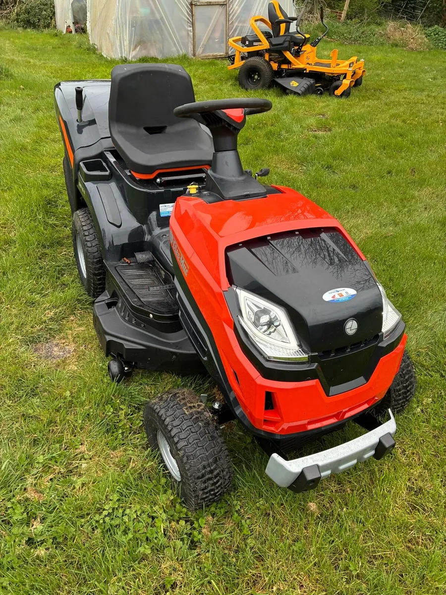 Ride-on lawnmower - Image 2