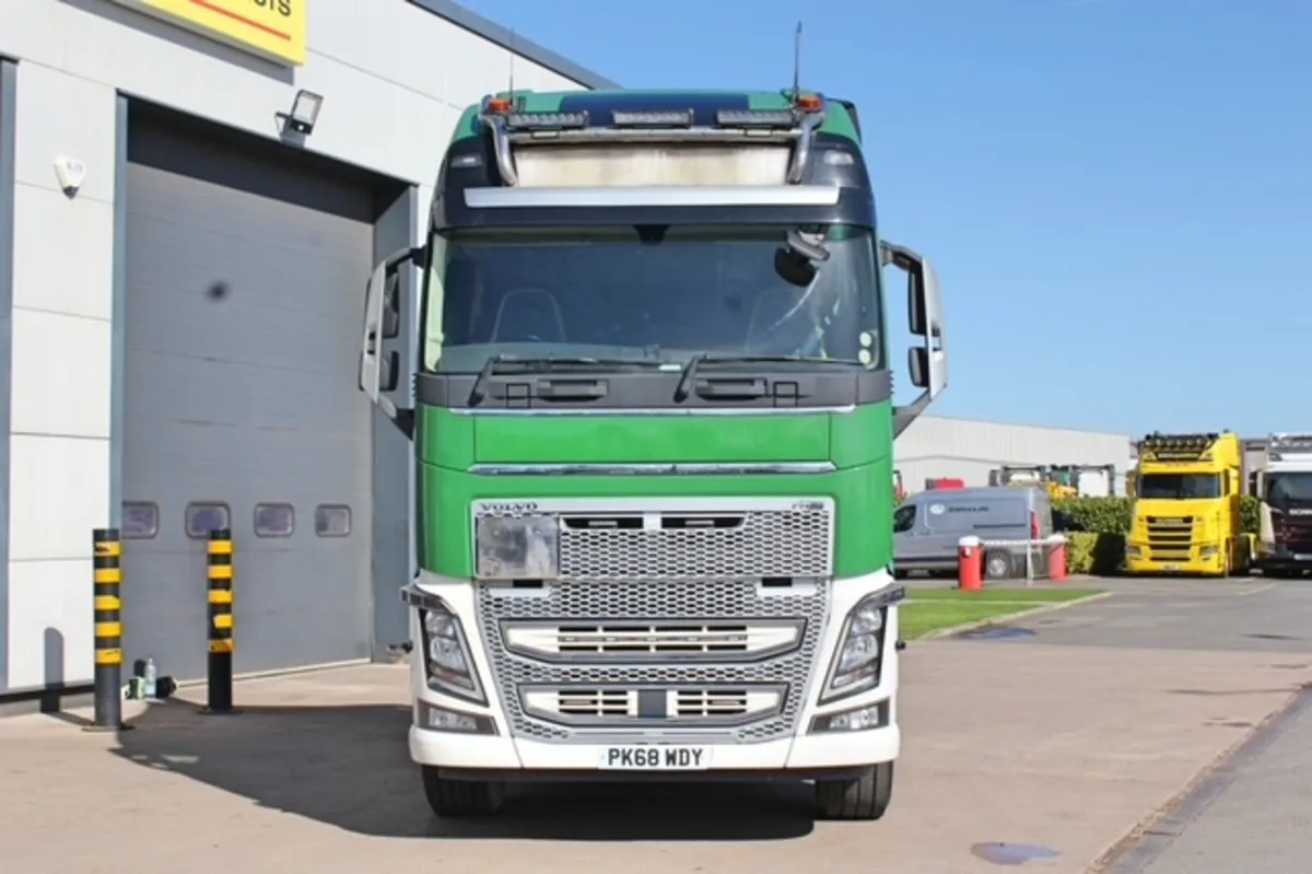 2019 VOLVO FH 16- 650  6X4 150 TON G/TROTTER XL - Image 2