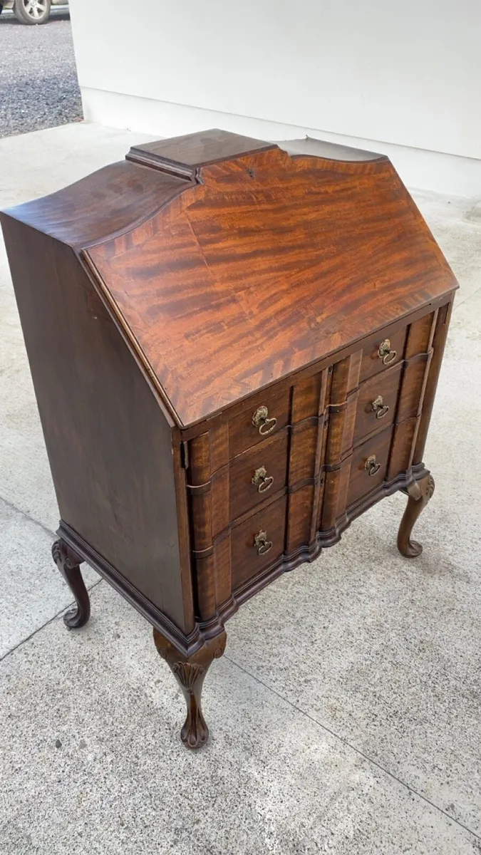 Chippendale-style Mahogany Oxbow - Image 1