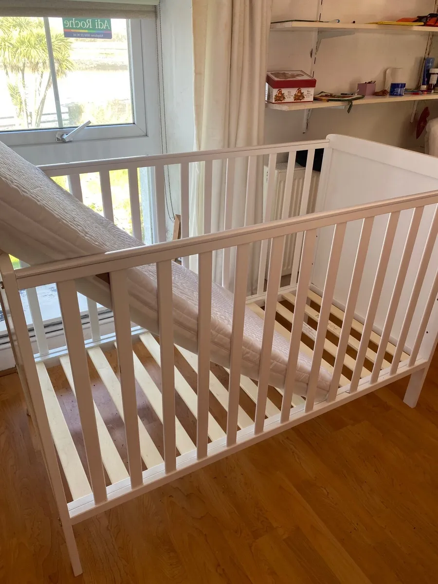 Baby Elegance Elle Cot and Mattress hardly used - Image 3