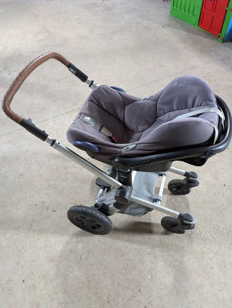 Travel system, Pram, Moses basket - Image 2