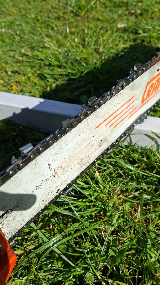 Chainsaw and log stand - Image 2