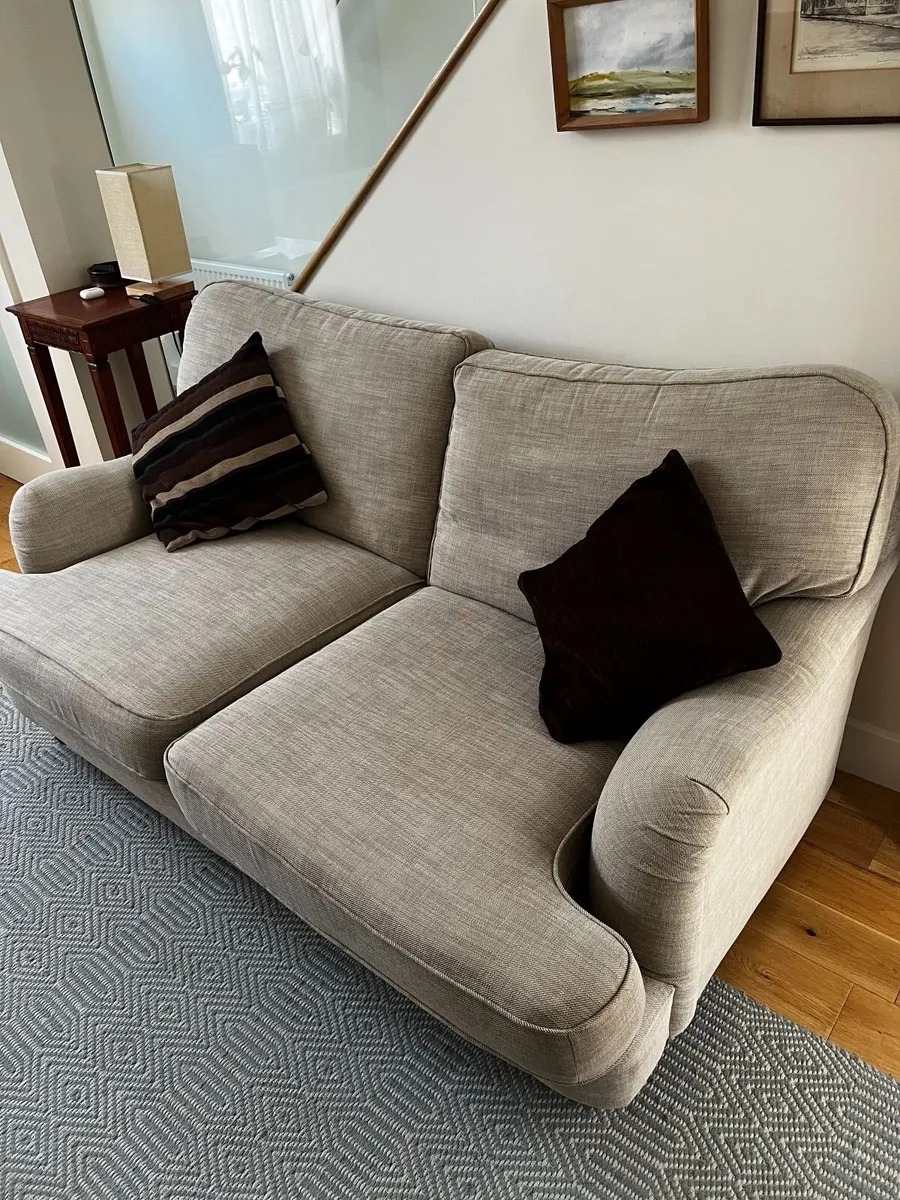 Couch with throw pillows - Image 2