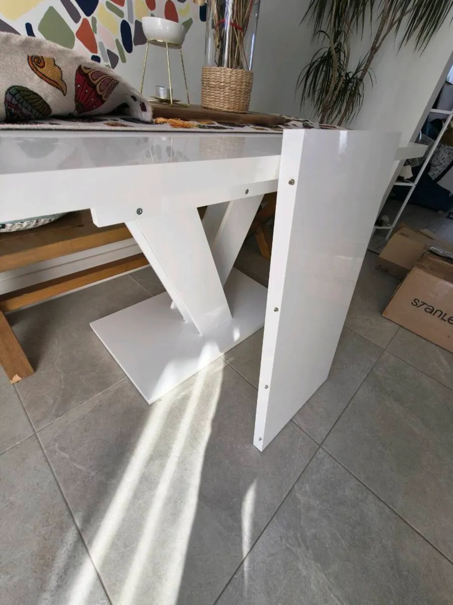 Dining table - Image 4