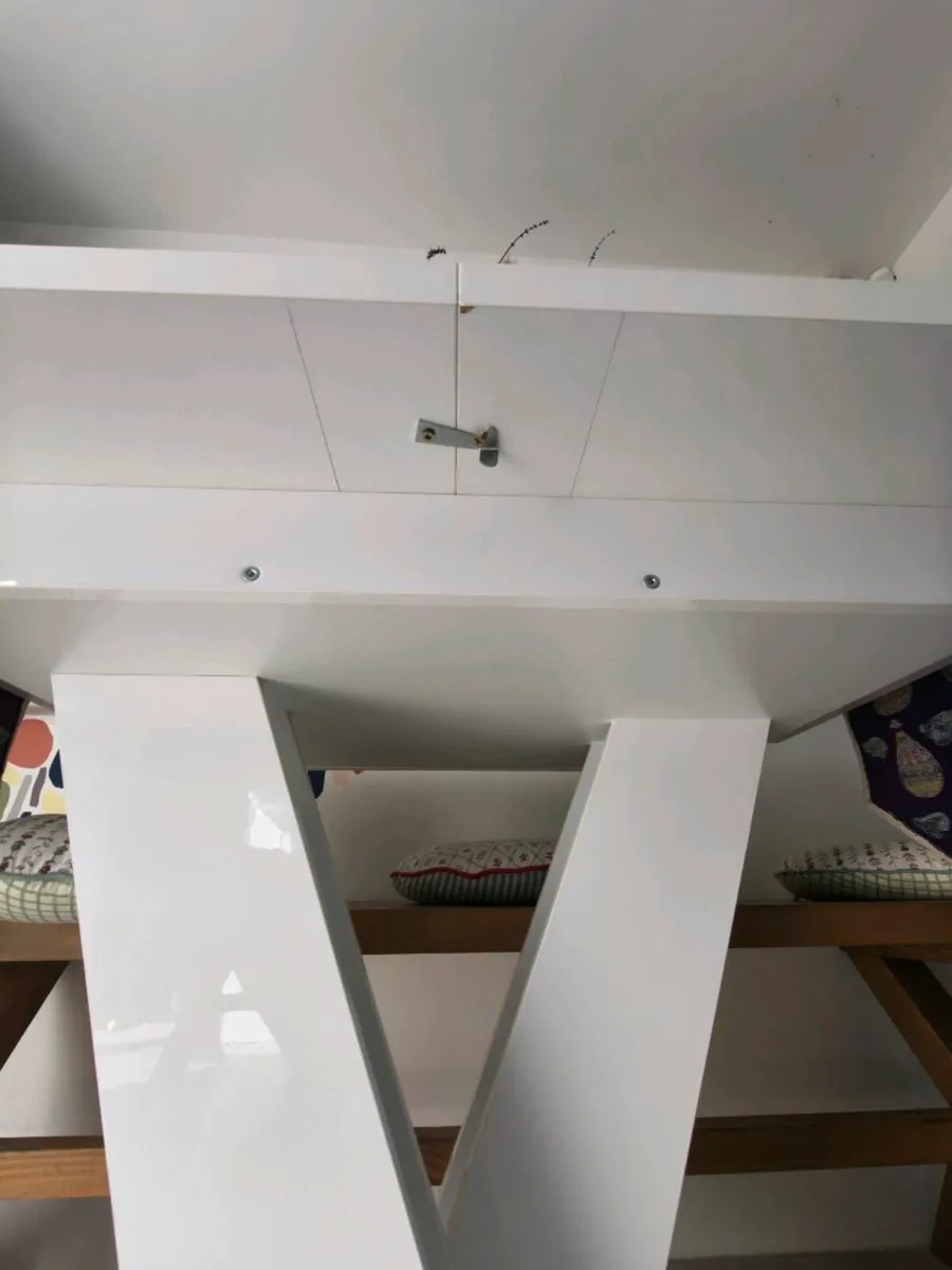 Dining table - Image 2