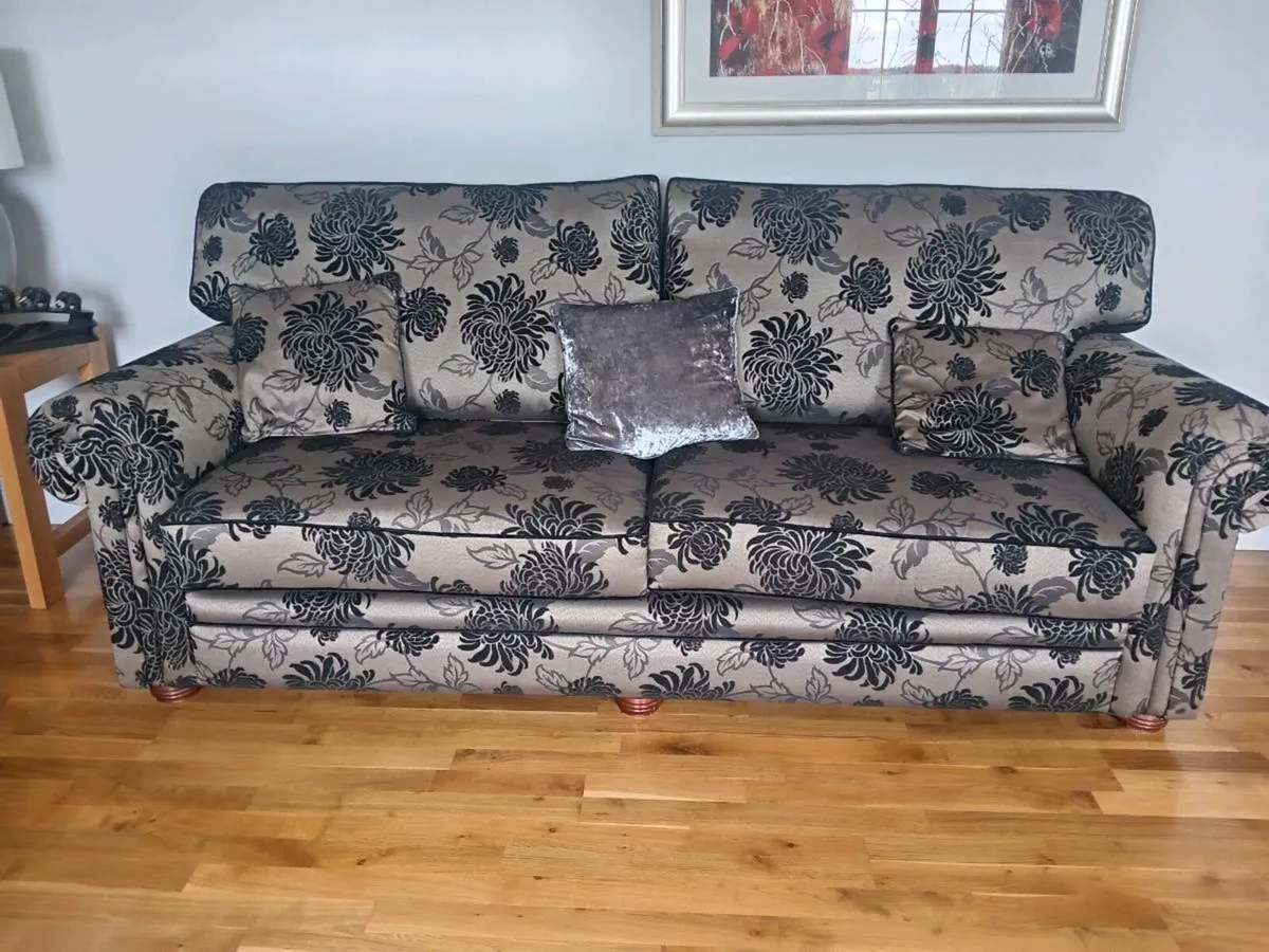 Stunning hand made Sofa - Image 1