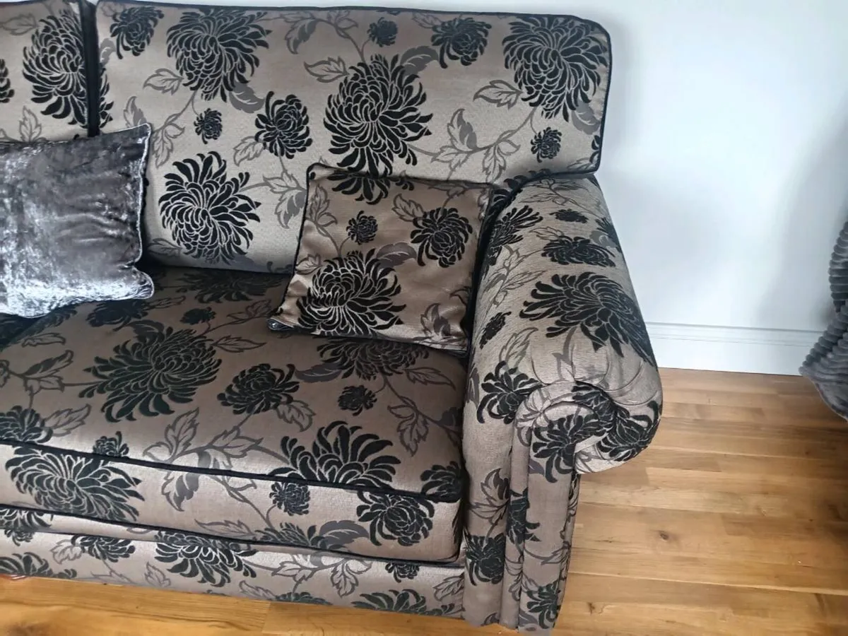 Stunning hand made Sofa - Image 2