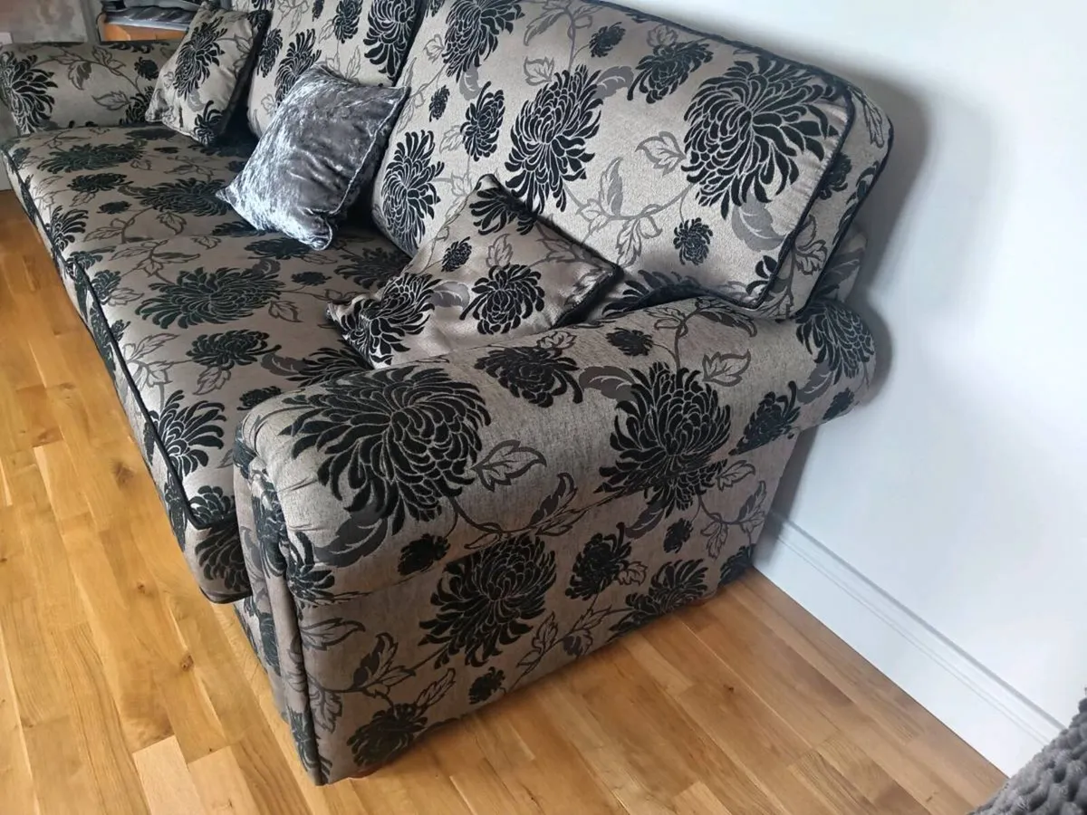 Stunning hand made Sofa - Image 3