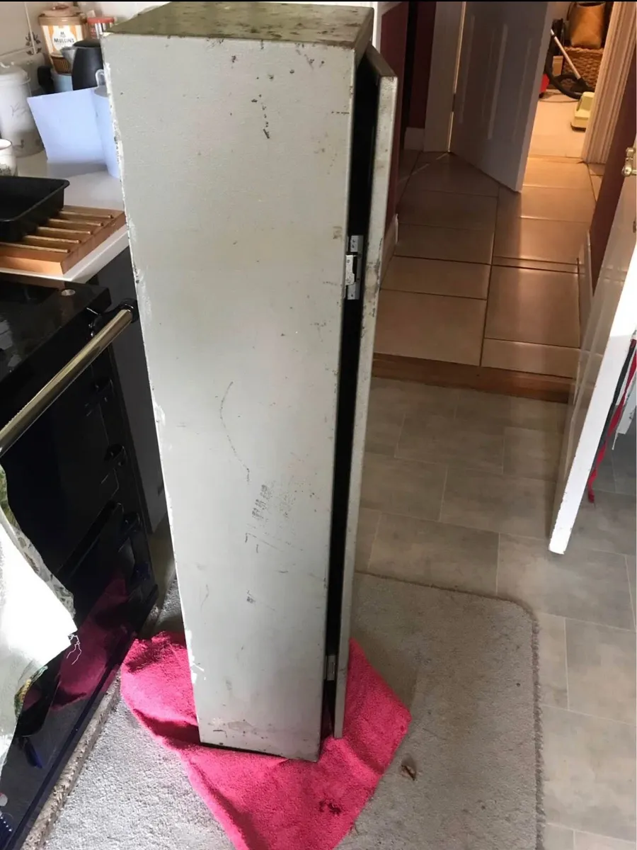 Gun cabinet/safe holds 5 - Image 4