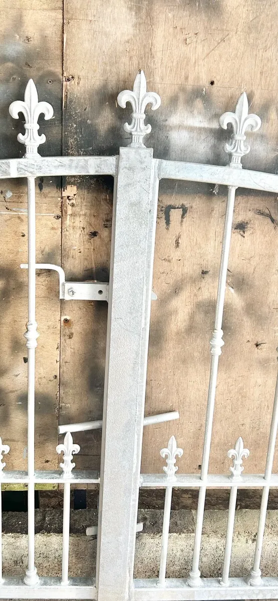 ENTRANCE GATES - Image 4