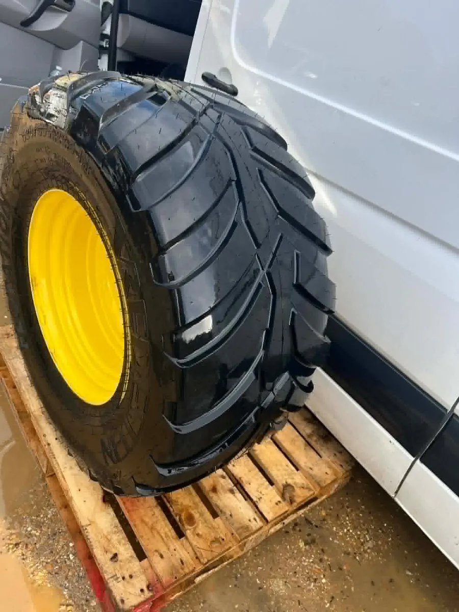 Vredestein Floatation Trac 520/55 r22.5 Wheels - Image 2