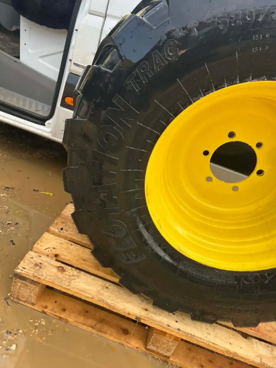 Vredestein Floatation Trac 520/55 r22.5 Wheels - Image 3
