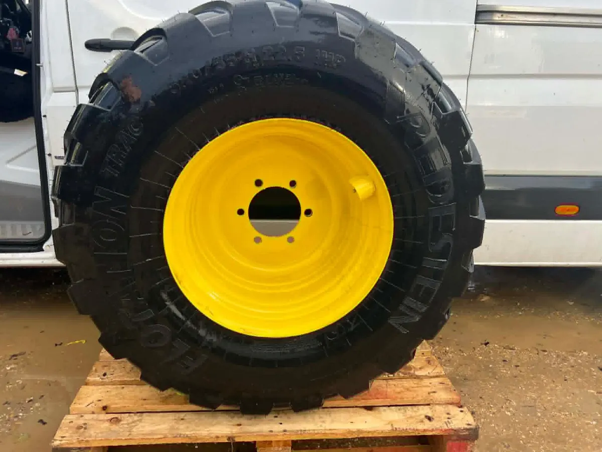 Vredestein Floatation Trac 520/55 r22.5 Wheels - Image 1