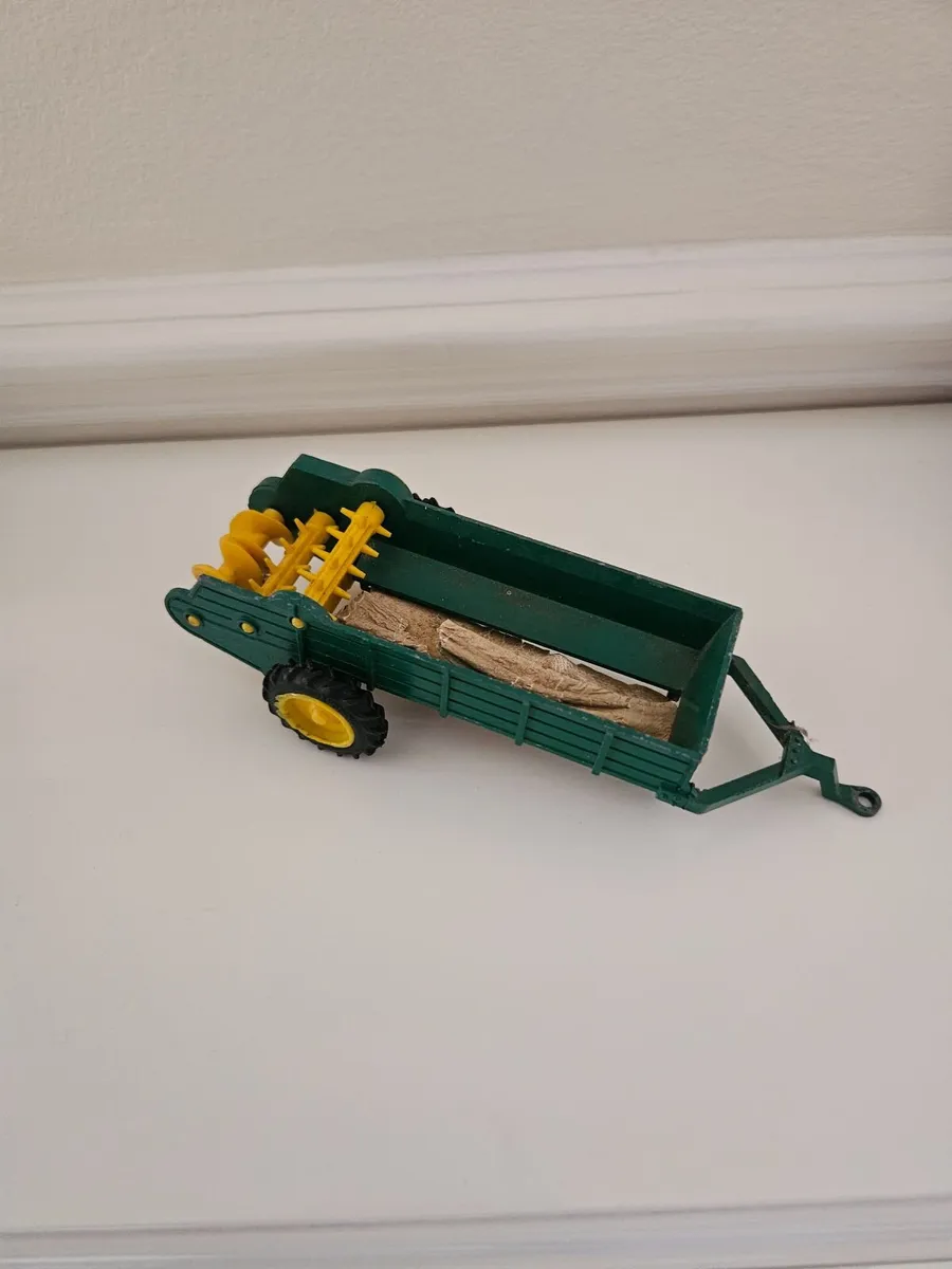 Britain's Farm  Manure Spreader - Image 2