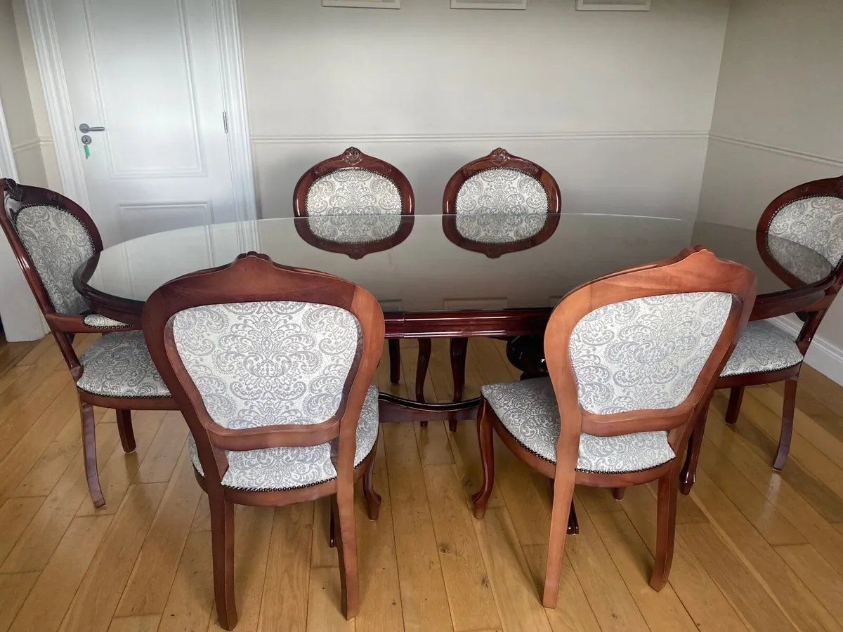 Dining table and chairs - Image 1
