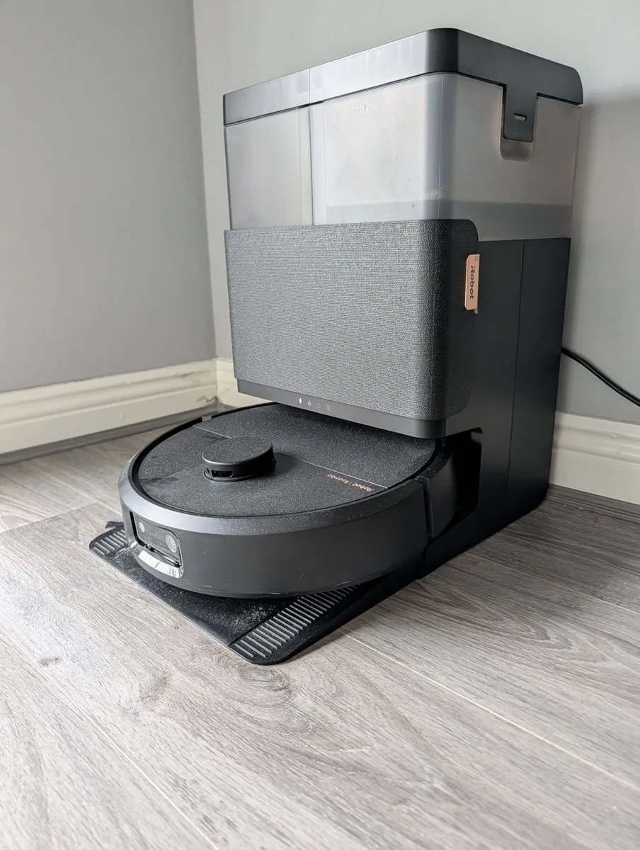 iRobot Roomba Plus 505 Combo + AutoWash Dock - Image 2