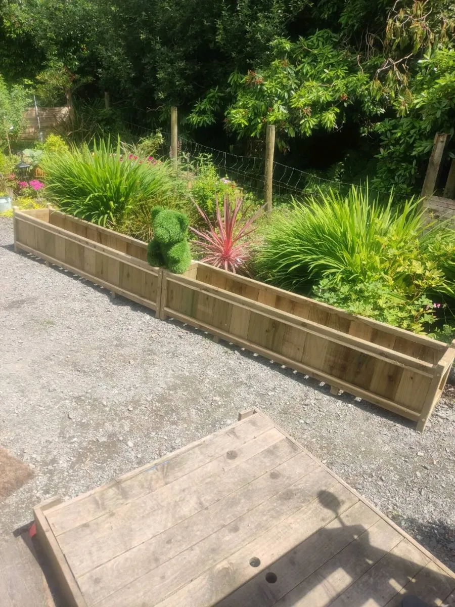 Rustic style long planter - Image 2