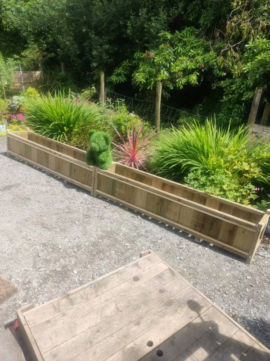 Rustic style long planter - Image 3