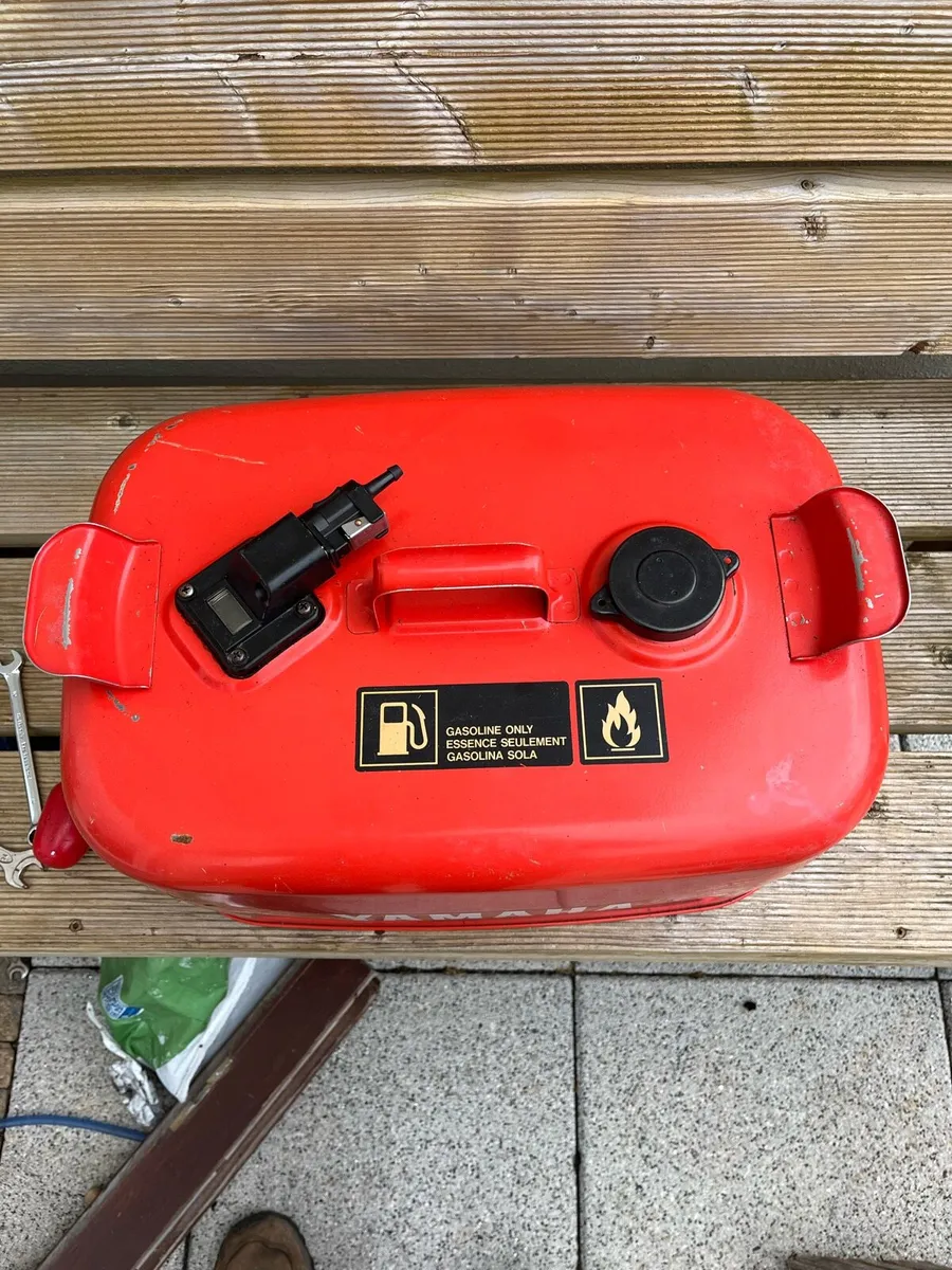 Outboard engine tank - Image 1