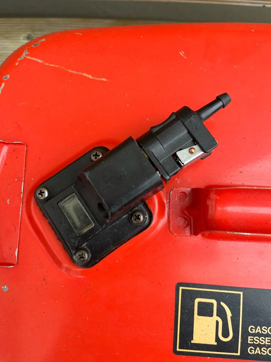 Outboard engine tank - Image 4