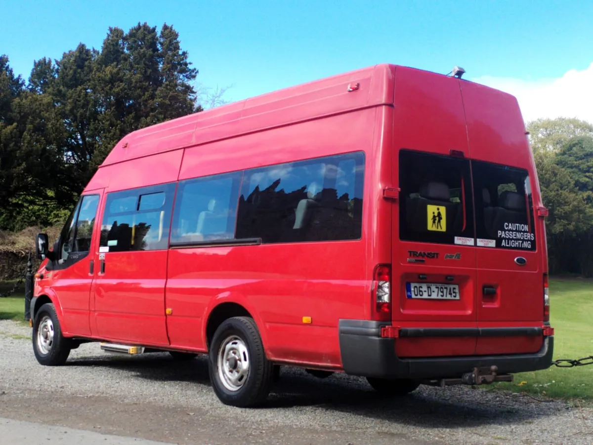 Ford minibus - Image 3