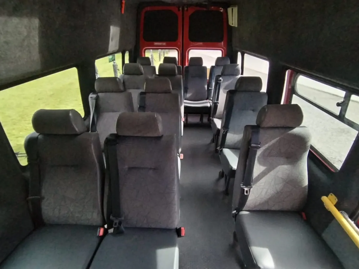 Ford minibus - Image 4