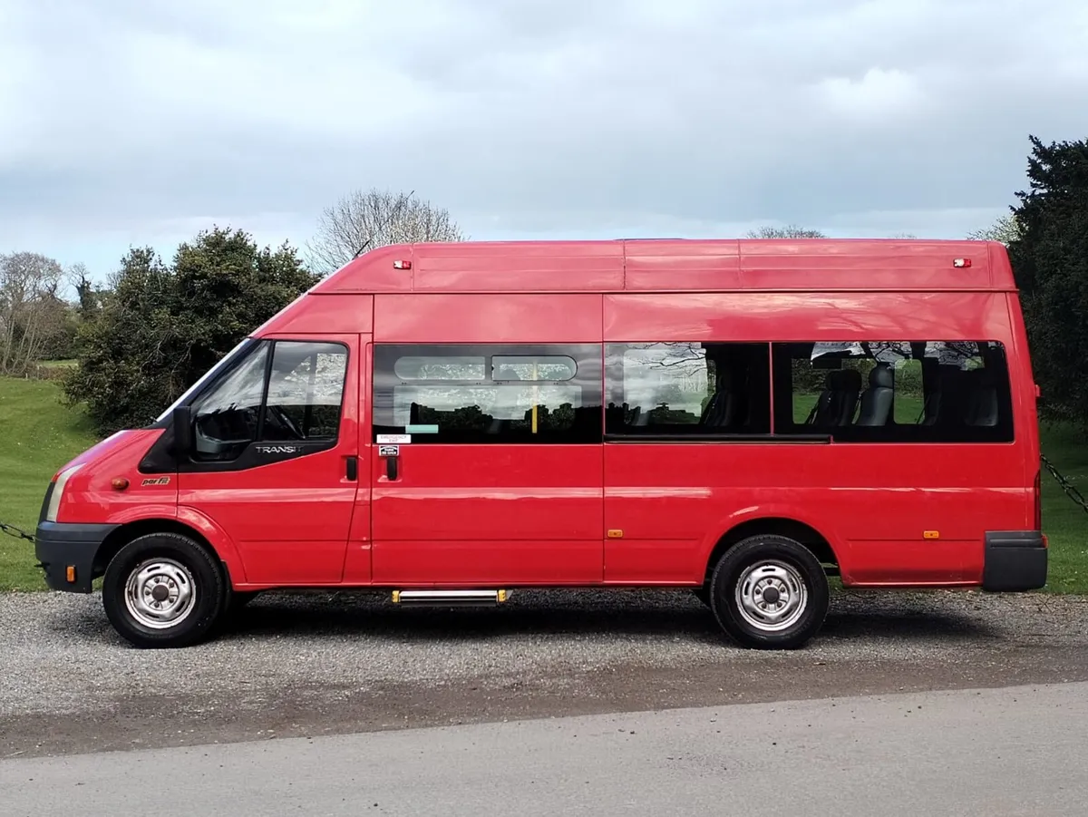 Ford minibus - Image 1