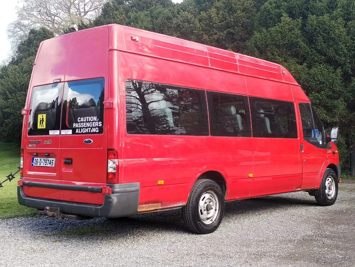 Ford minibus - Image 2