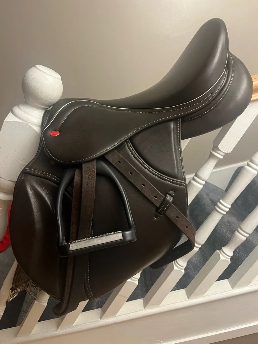 John Whitaker Overton Jump Saddle - Image 1