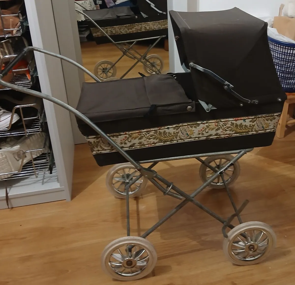 Vintage Pedigree Dolls Pram 1970s - Image 3