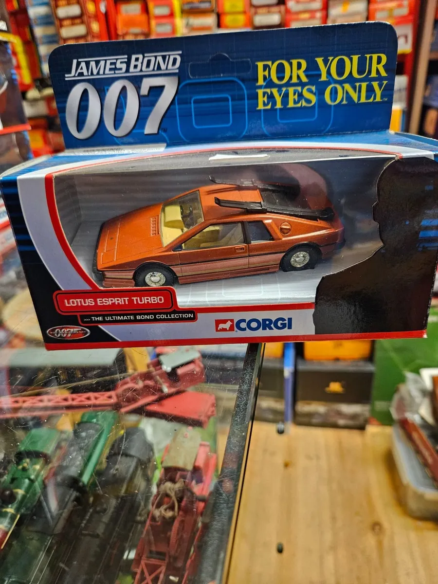 Corgi James Bond Lotus