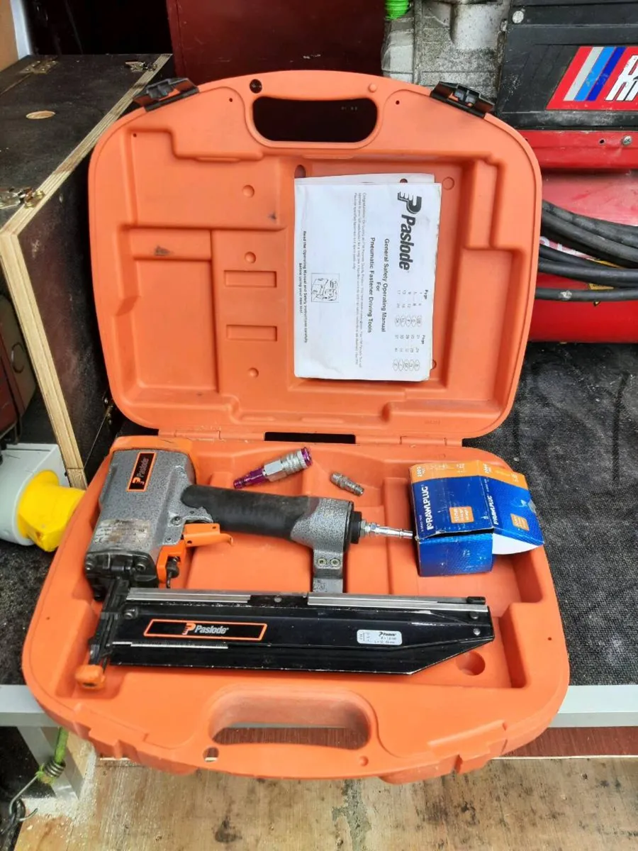 paslode 16g nail gun and compressor - Image 1