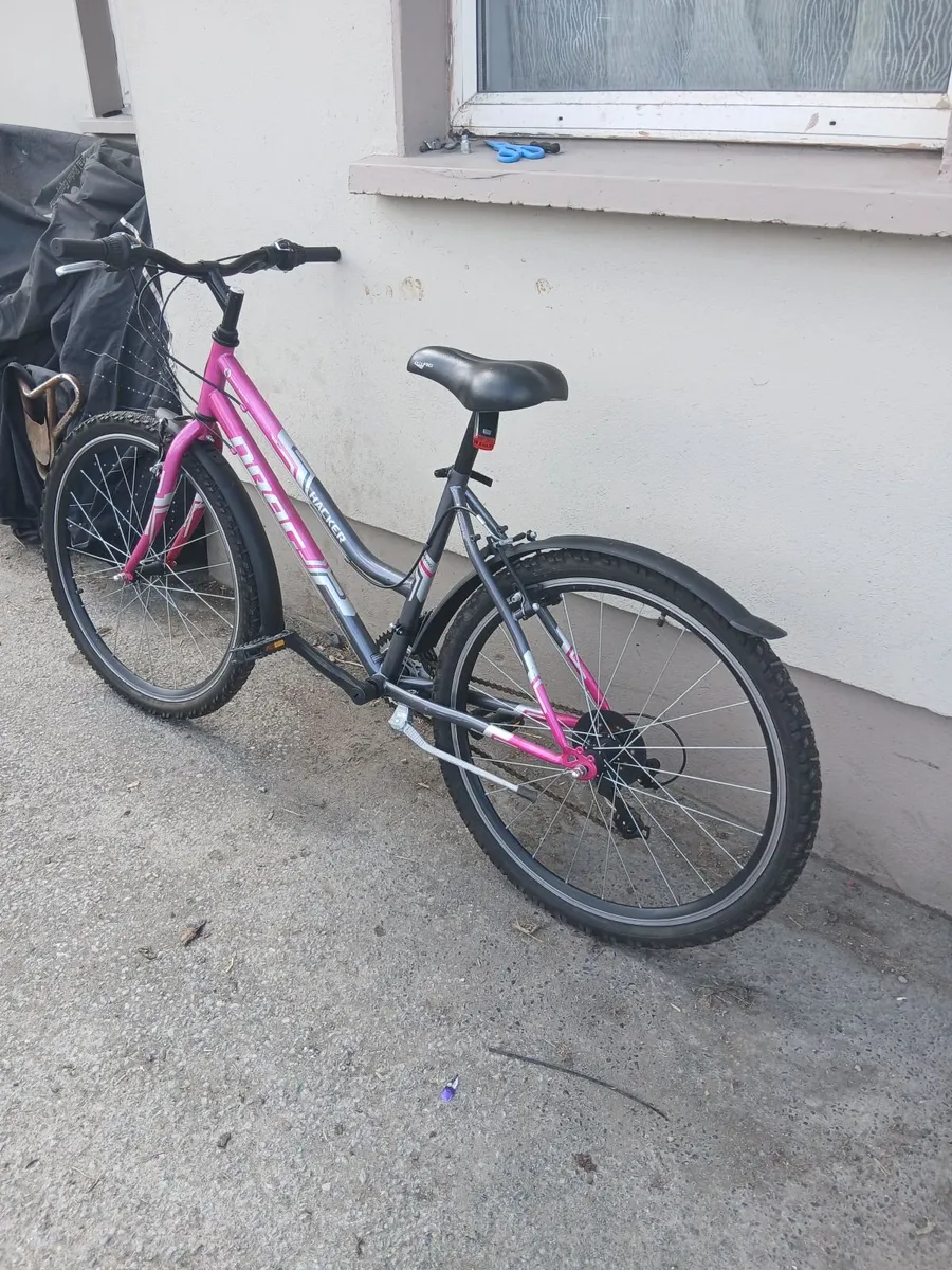 New 26inch girls bike in excellent condition - Image 4