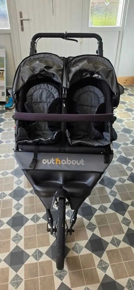 Out n about double nipper SPORT v4, and newborn adapter with bassinet - Image 1