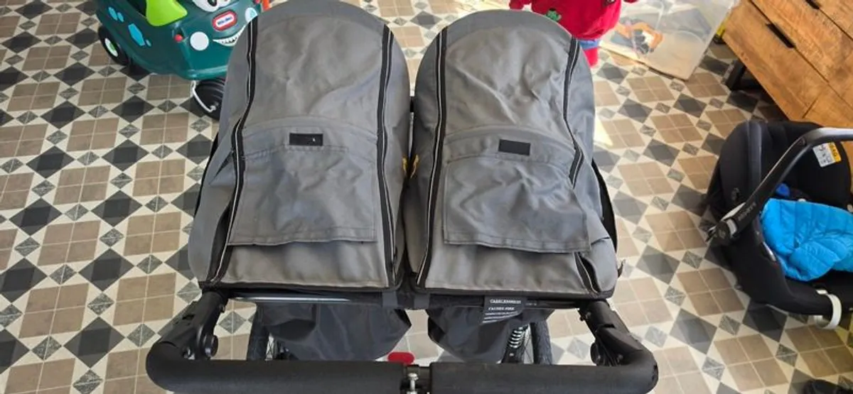 Out n about double nipper SPORT v4, and newborn adapter with bassinet - Image 2