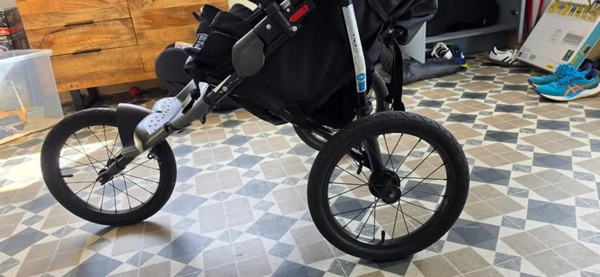 Out n about double nipper SPORT v4, and newborn adapter with bassinet - Image 4