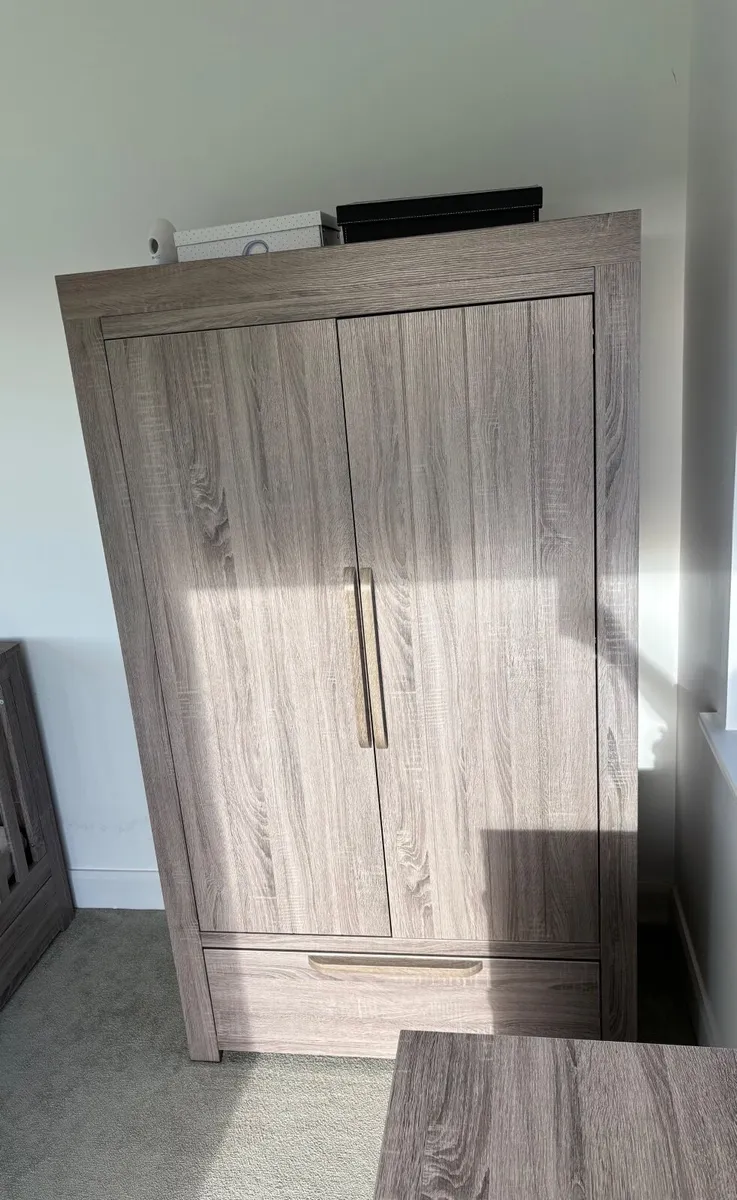 Mamas and Papas 3 Piece - Cotbed, Dresser Changer - Image 3