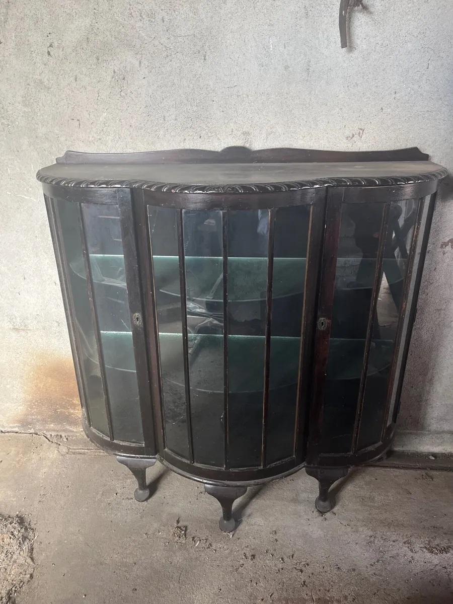 China Cabinet - Image 1