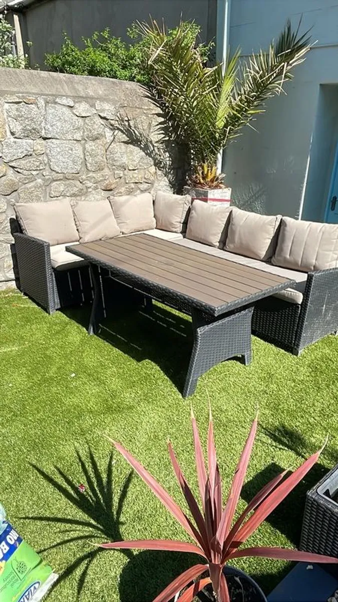 Garden Corner Sofa - Image 1