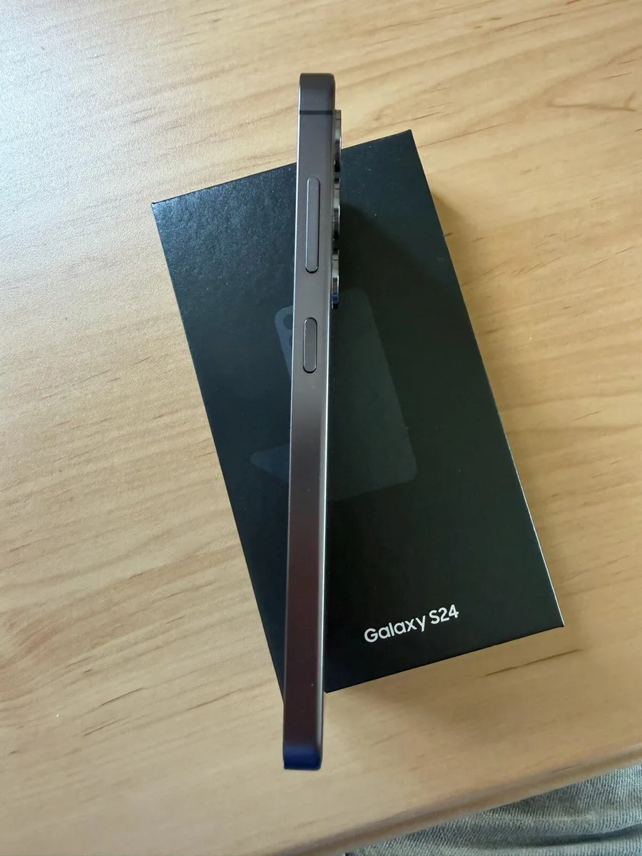 Samsung S24 128GB Black - Unlocked - Box + Case - Image 3