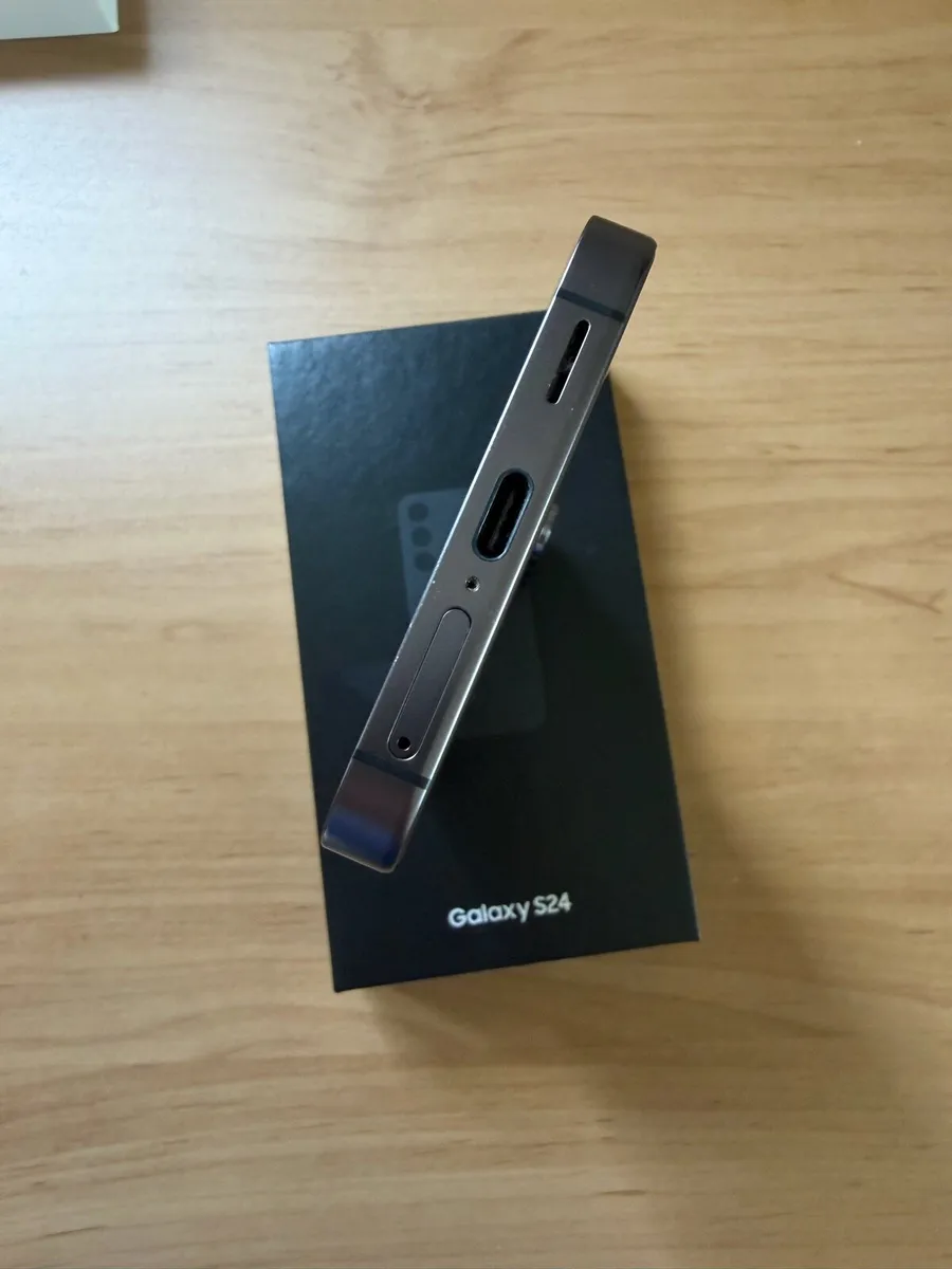 Samsung S24 128GB Black - Unlocked - Box + Case - Image 4