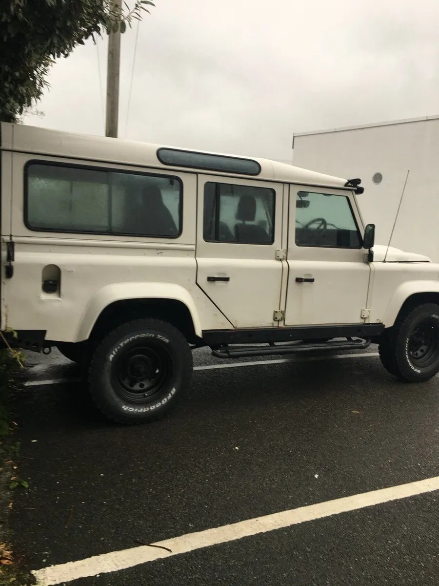 Vintage 1993 Land Rover Defender County - Image 2
