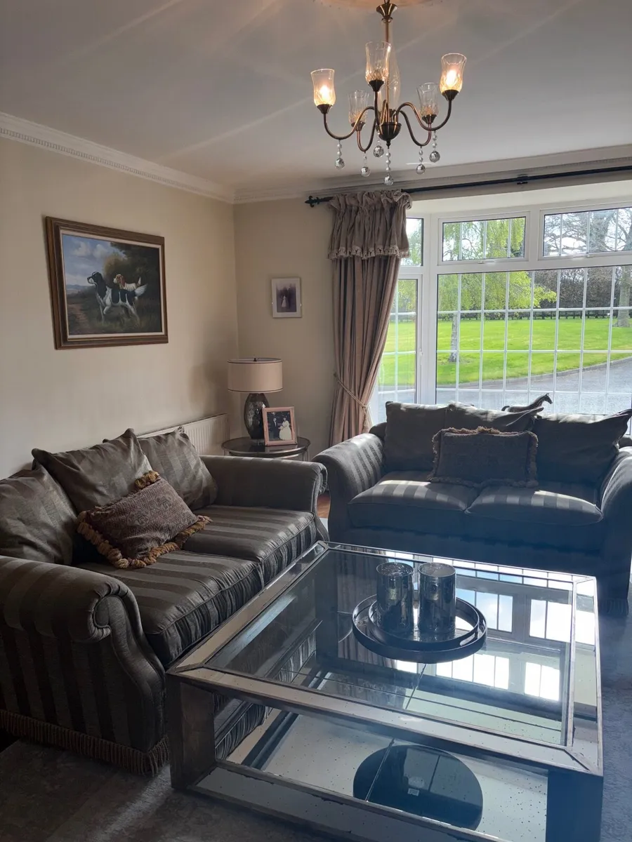 2 x Couches €200 ONO - Image 1