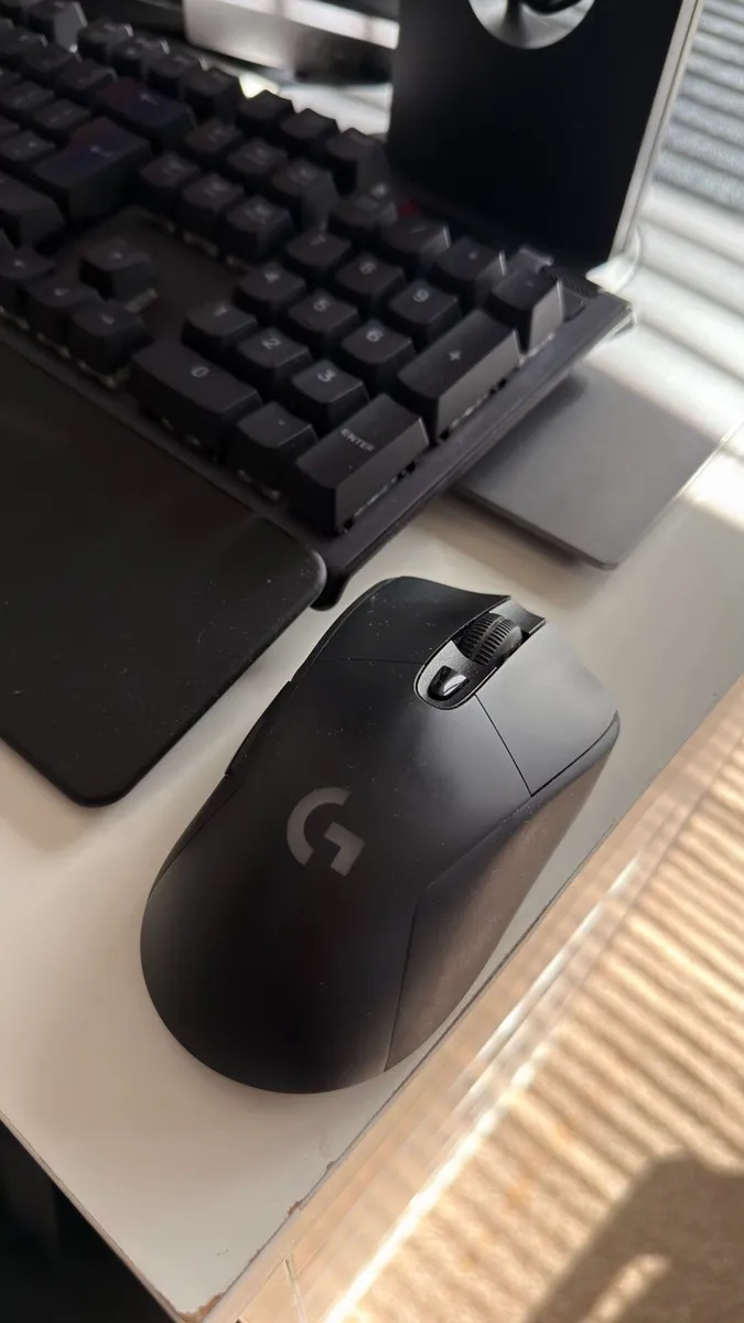 Monitor, Keyboard & Mouse - Image 2