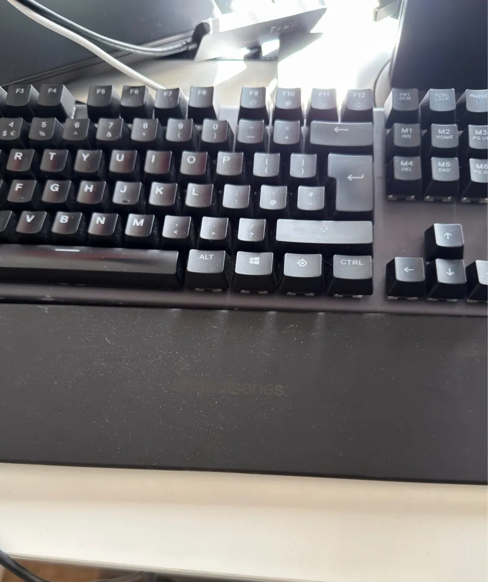 Monitor, Keyboard & Mouse - Image 3