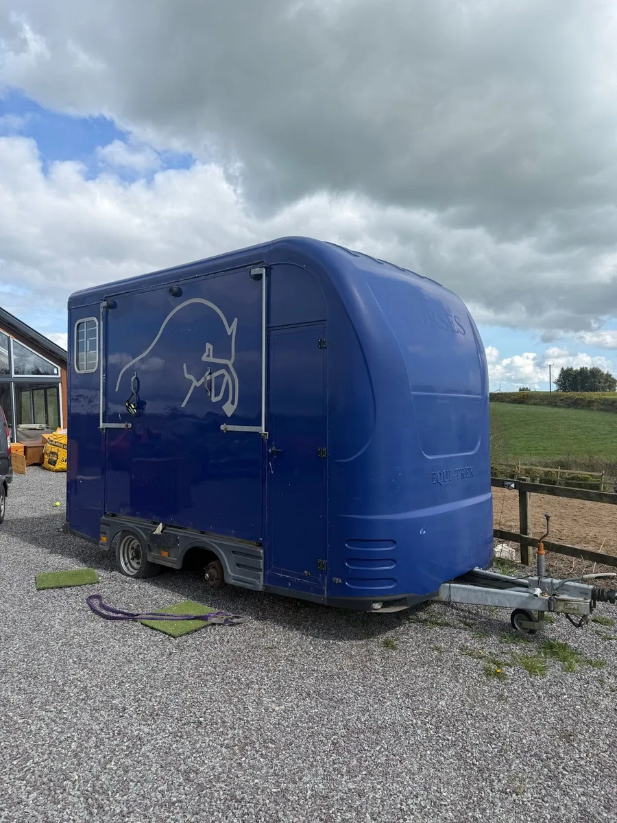 2008 Equitrek double horse box for repair - Image 1