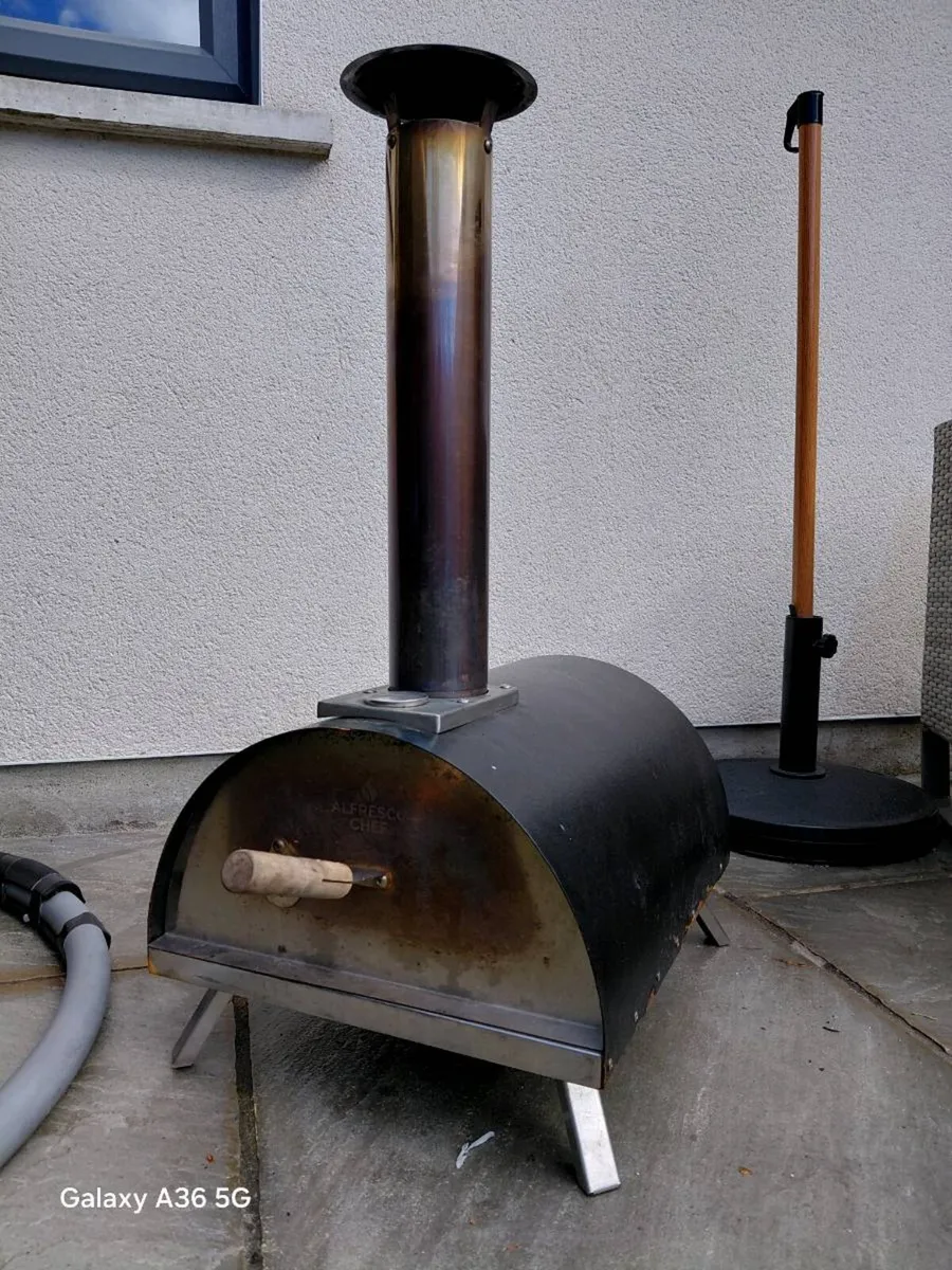 Outdoor backgarden Al Fresco Pizza oven. - Image 1