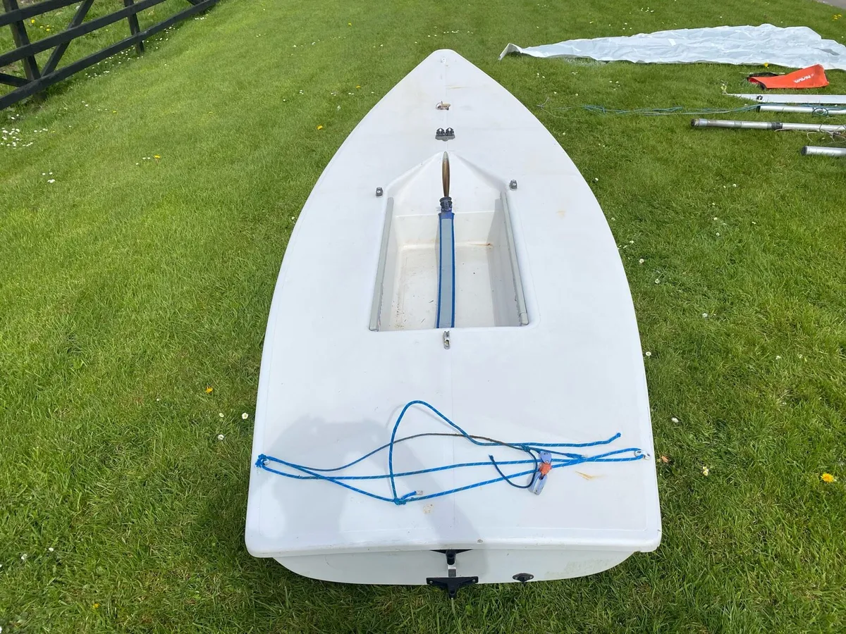 Laser sailing dinghy - Image 1