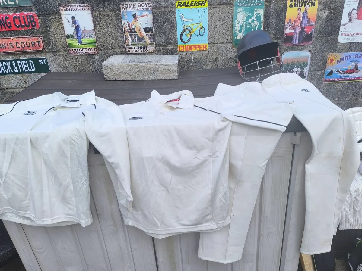 Cricket bag and gear - Image 3