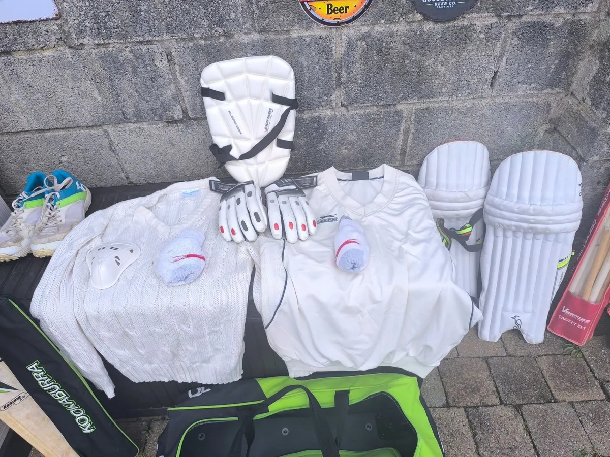 Cricket bag and gear - Image 4